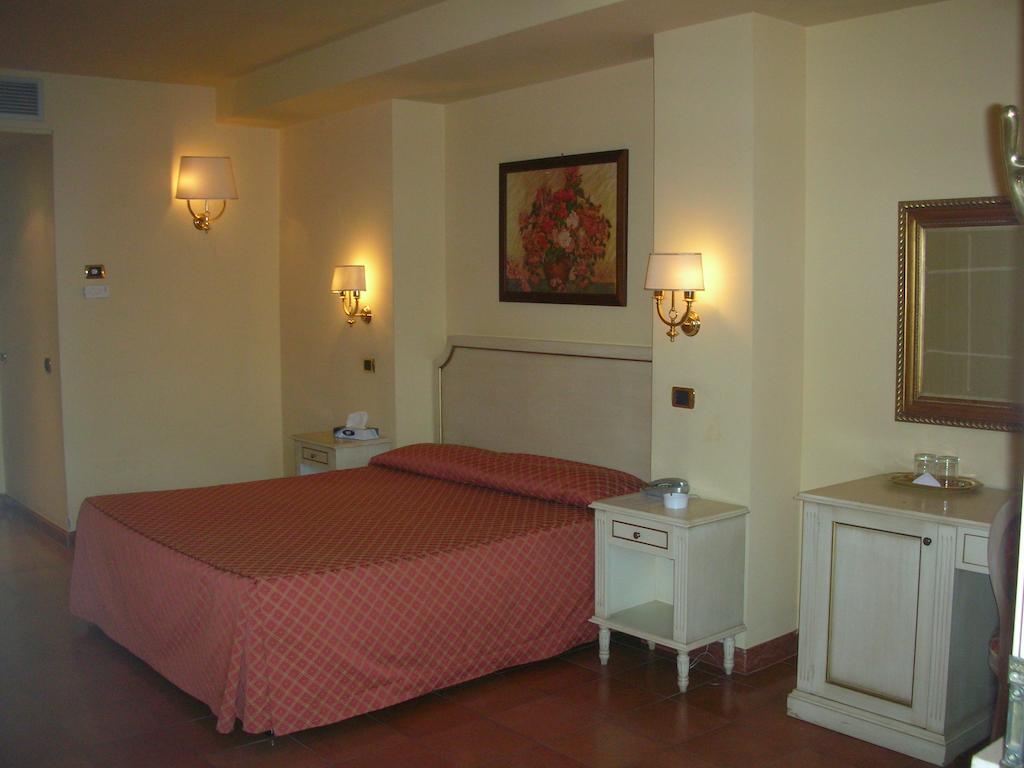 Hotel Quadrifoglio Roma Eur Oda fotoğraf